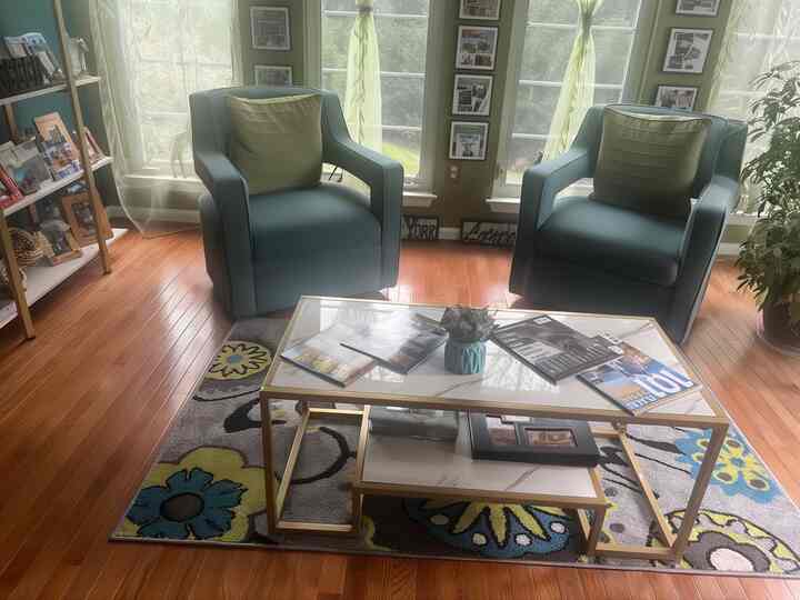 モダンな装飾と爽やかなグリーンのアクセントで空間を演出！スタイルと静けさが完璧に融合しています。🌿✨ #HomeDecor #GreenVibes