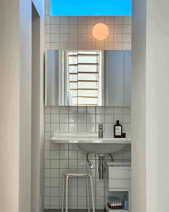 大好きな空間です
椅子を早く変えたいな

#洗面器 #洗面所インテリア 