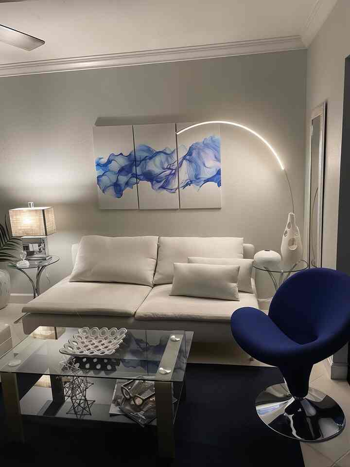 Transforming my living room with a stylish white and blue interior! Crisp, clean, and oh-so-inviting. 💙🤍 #HomeDecor #LivingRoomInspo