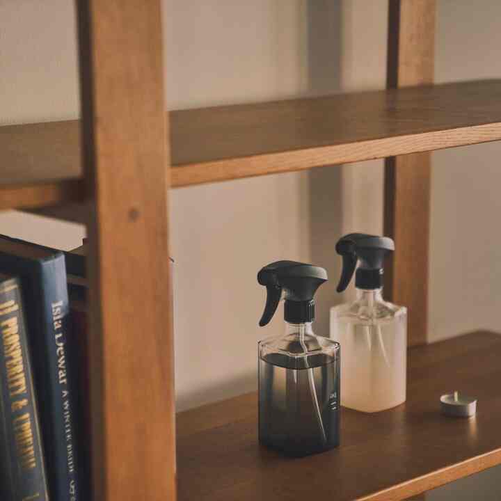 Detergents are lined up in our living space.

Detergents tend to be hidden out of sight, but aq bottles are stylish, so we use them as interior decor in our home!!

Thanks to aq, I've started looking forward to cleaning every day☺︎

#interior
#sustainablelifestyle
#detergent
#livingalone
#environmentallyfriendly
#cleaninggoods
