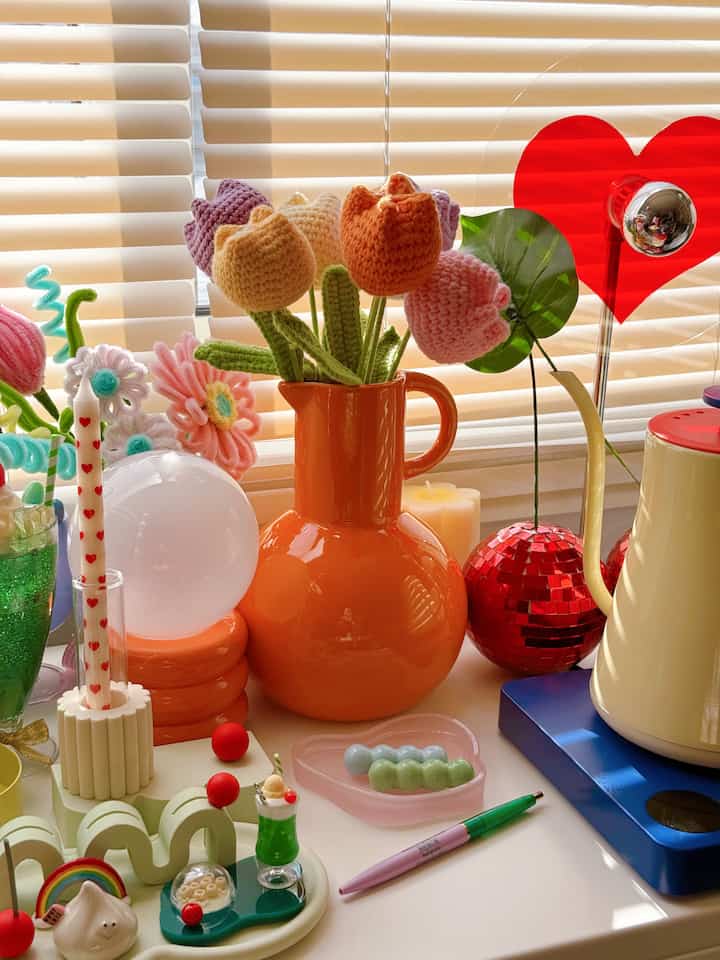 
Francfrancの新作のカラフルアイテムたち
ちょいとだけ買った ✌🏻💕

壁紙も欲しいんだけど、
あと1ヶ月半で引っ越すから
新居を採寸して買いたい 🤔❣️


#カラフル #カラフルなインテリア #レトロ #レトロインテリア #ミッドセンチュリー #ミッドセンチュリーモダン #Francfranc #フラワーベース #花瓶 