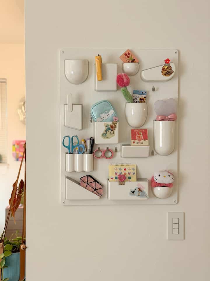 クリスマス後のウーテンシロはこんな感じ✂️
毎日使う文房具と娘関連のものがほとんど◎
くらはしれいさんの文房具は新作が出るたびに集めてます☺️🌷


#カラフルなインテリア #ウーテンシロ #文房具