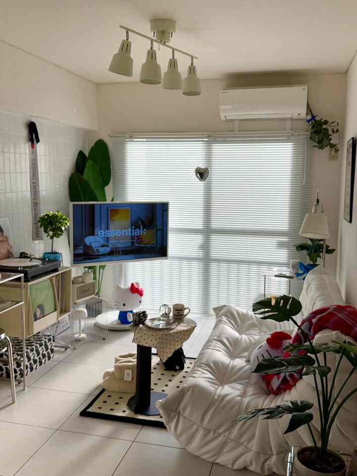 Meja samping yang baru saja tiba🖤Di rumah saya
Saya mencoba warna hitam yang sangat tidak biasa.
Itu jenis yang sama yang kita gunakan di kamar tidur, tetapi di kamar tidur.
Tipe C Tinggi cocok untuk sofa ruang tamu
Warna mentega B tipe Low 🛋️ juga lucu
Aku suka, tapi yang hitam juga bagus banget 🖤

#MejaSamping #MejaKopi #Meja #RuangTamu #InteriorRuangTamu #KamarSaya #InteriorKamarSaya #InteriorKorea #BarangKorea #DekorasiRuang #DekorasiUlang #InteriorApartemen #Perawatan #MejaSamping #MejaBelanja #PerawatanInterior #PerombakanRumah #MaeIm #GuruYangTerkenaDampak