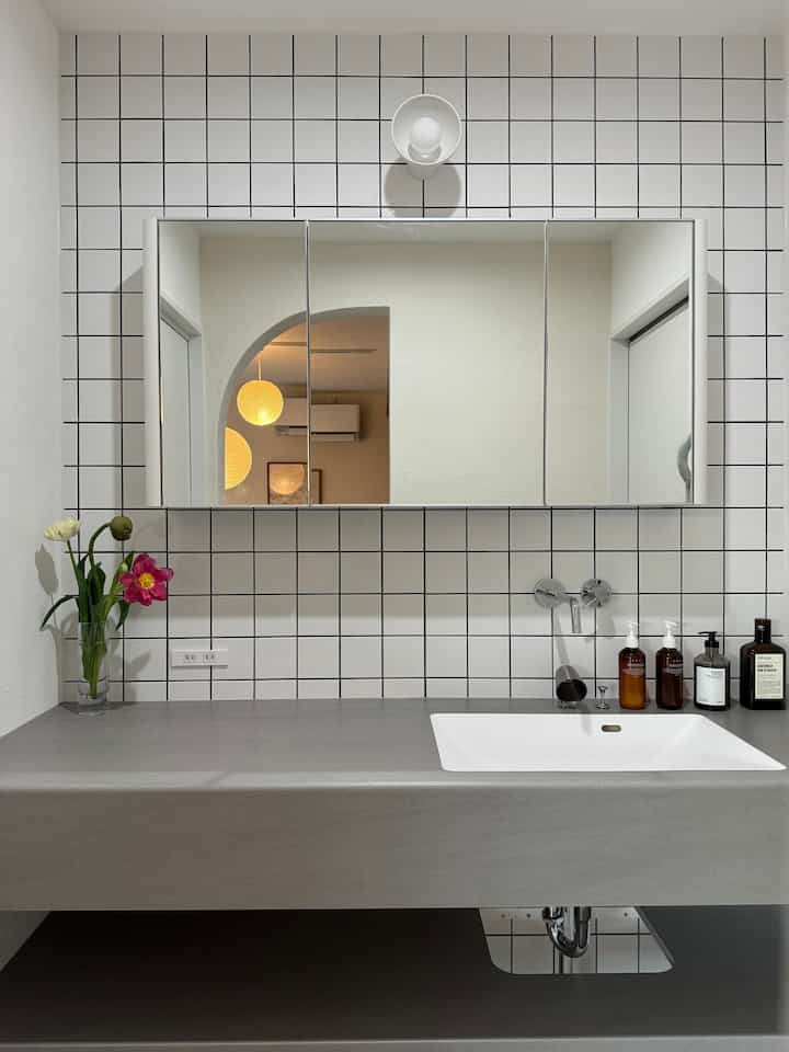 洗面所detail✍️

仕様】
• スイッチ / Tool box
• 照明 / New light pottery
• 鏡 / miratap
• コンセント / Panasonic
• 洗面台 / AICA
• タイル / LIXIL
• タオルホルダー / HAY
.
.
#Myhome #washroom 
#toolbox #newlightpottery
#miratap #sanwacompany
#AICA #LIXIL
#洗面 #洗面台 #洗面所