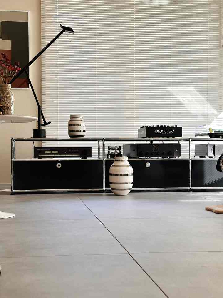 2/2節分

豆を巻いて鬼払いの儀式を。

って書いたらものものしいかな😱

天気の良い日
立春の前日😊お花でも買ってこよう😊

#usm
#インテリア
#usmハラー 
#ケーラー 

