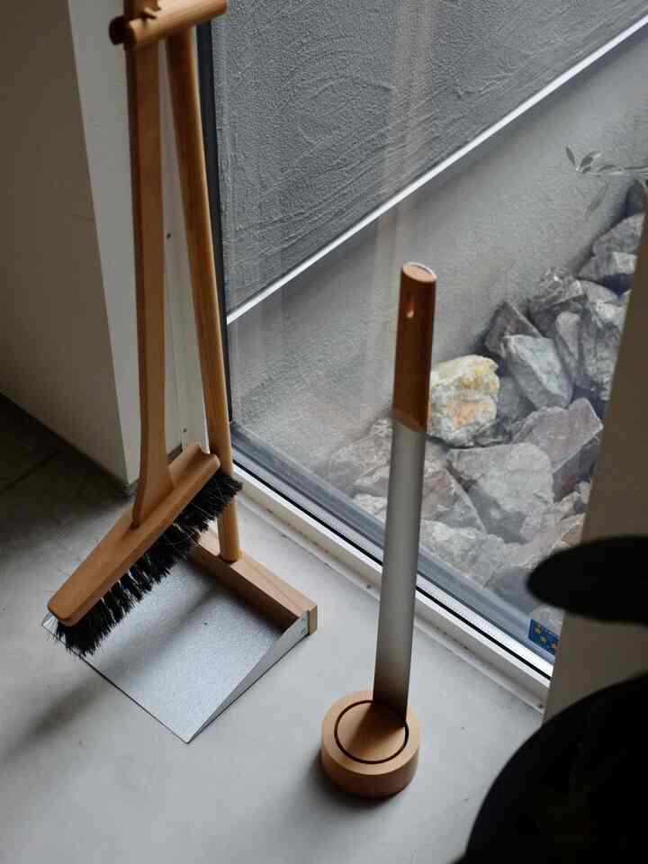お掃除がたのしみになるほうき。
持ち手が痛くなるのと、ブラシが和らいので少しコツが入りますが、それも含めて好き。
#おしゃれほうき
#お掃除アイテム
#ほうき