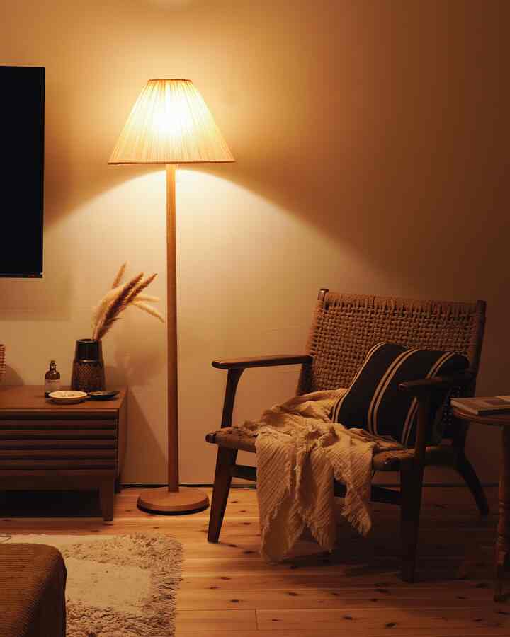 リビングにラウンジチェアを置いて、
読書したり、リラックスするスペースに🪑

ソファだとくつろぎすぎちゃうので、
ラウンジチェアがちょうどいい🌿

#ラウンジチェア #書斎 #読書 #読書スペース #読書灯 #リビング #リビングインテリア #フロアライト 