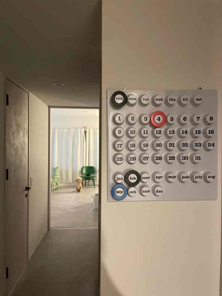 カレンダーを置くようにしたら、カットの日を忘れなくなりました☻

#カレンダー #HERMANMILLER#HAY #rosettogo