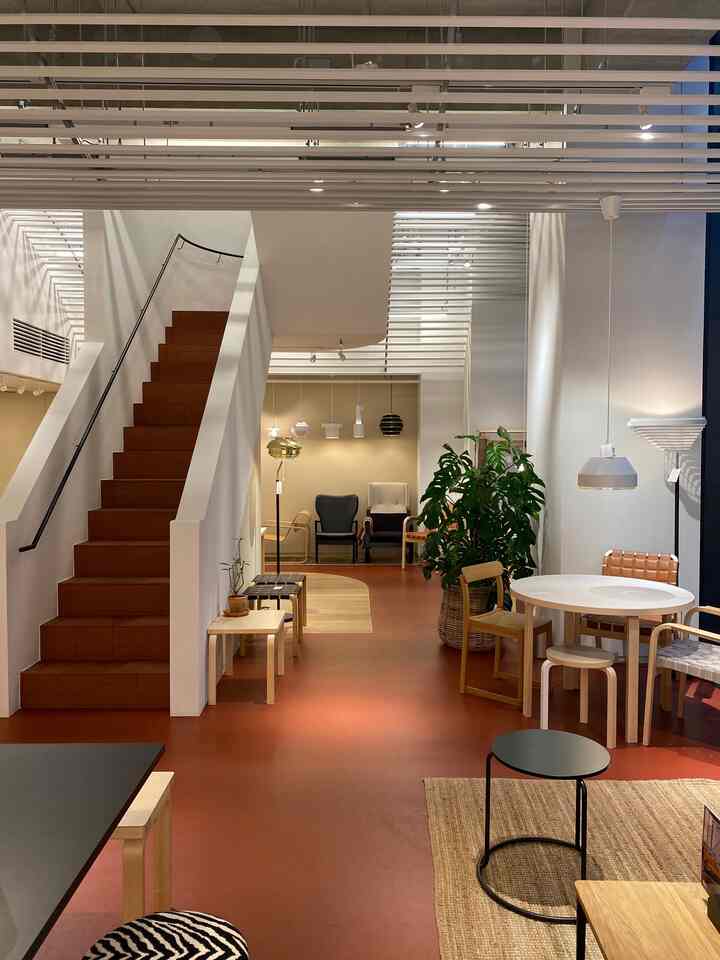 東京表参道✨

とても綺麗なアルテック店
かなりオブジェを見つけたかったのに
期待していたモマデザインストアはただそうだった..🥲

ラルフスコーヒーの濃い緑色のタイルがキラキラとてもきれいだった💚
ラルフスコーヒーとよく似合う夫のootd 
そして次回の目標はネイビー金髪ブレザーだ😘

＃東京旅行＃表参道＃アルテック＃モマデザインストア 
＃ラルフスコーヒー＃旅行記録＃ootd＃デイリールック
＃きれいなテム最高です＃家具探求生活＃コンスープ記録 