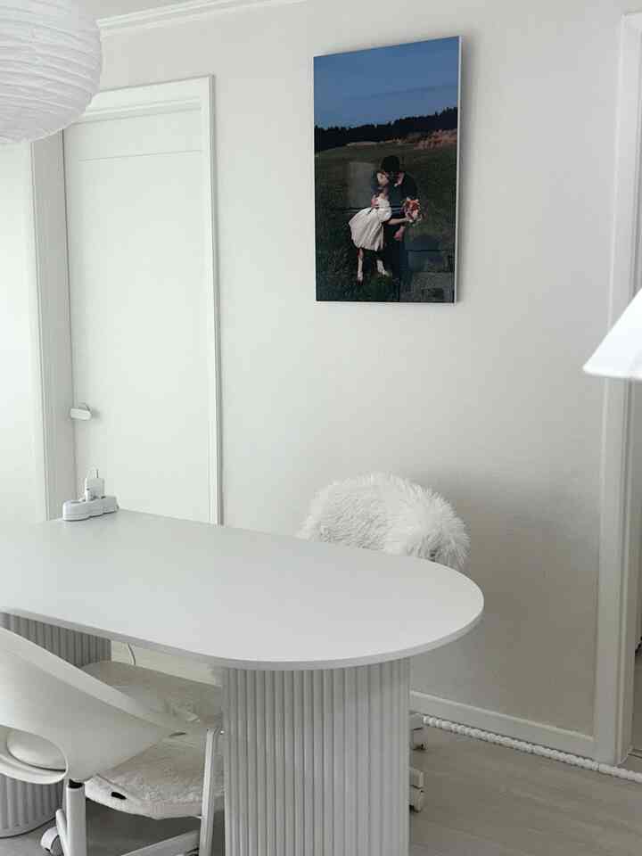 食卓の向きを変えてから、私たちの夫婦はもっと居心地よく生活中です。
。
。
＃家の装飾＃インテリア＃セルフインテリア＃livingroom＃livingroomdecor＃doordecor＃interior＃homedeco＃livingroominspiration＃リビングインテリア＃ホワイトインテリア＃新婚夫婦の日常＃新婚家のインテリア