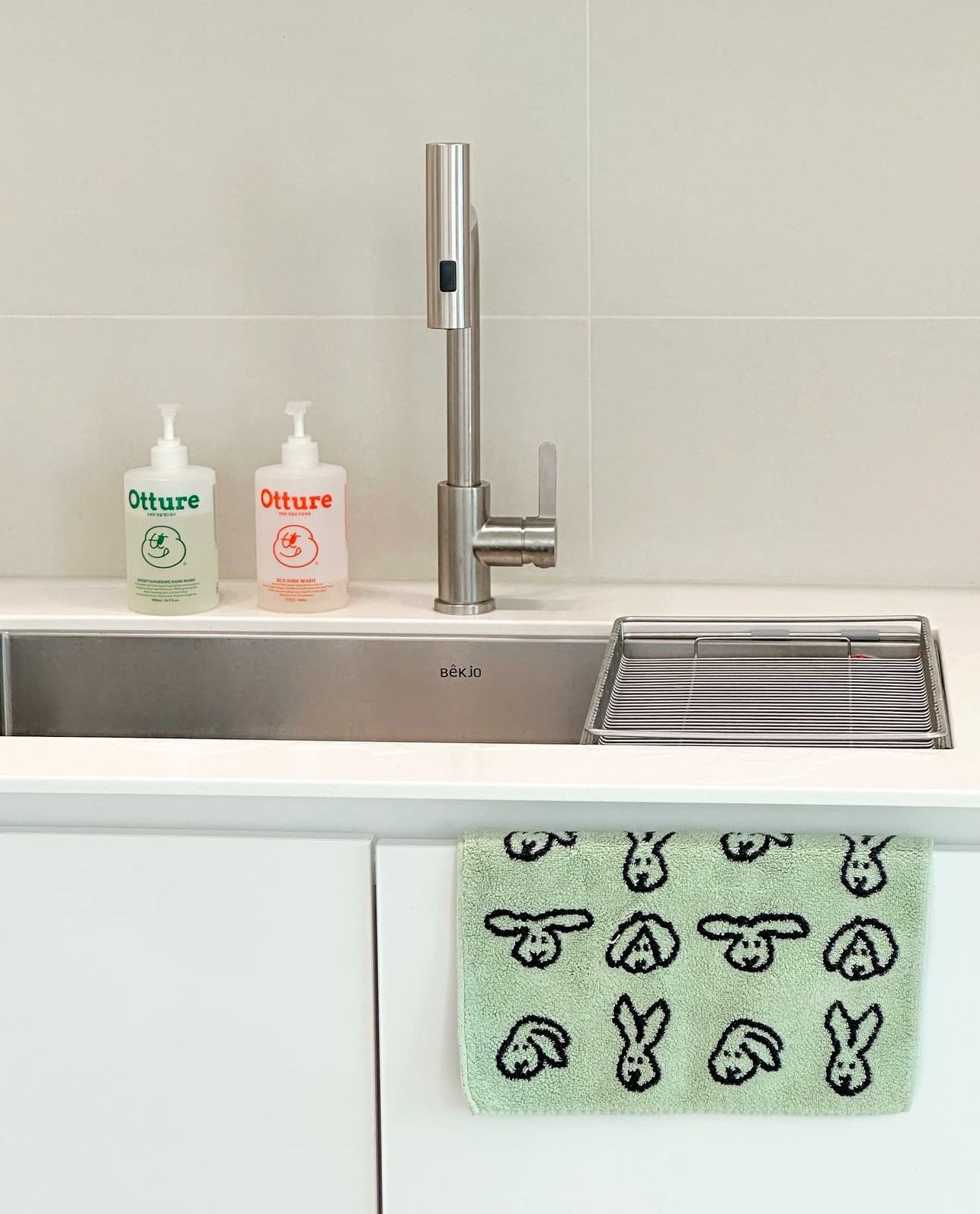 Bunny Bunny Hand Towel user photo