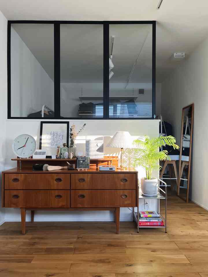 朝日☀️ 
#ヴィンテージ #ヴィンテージ家具 #室内窓