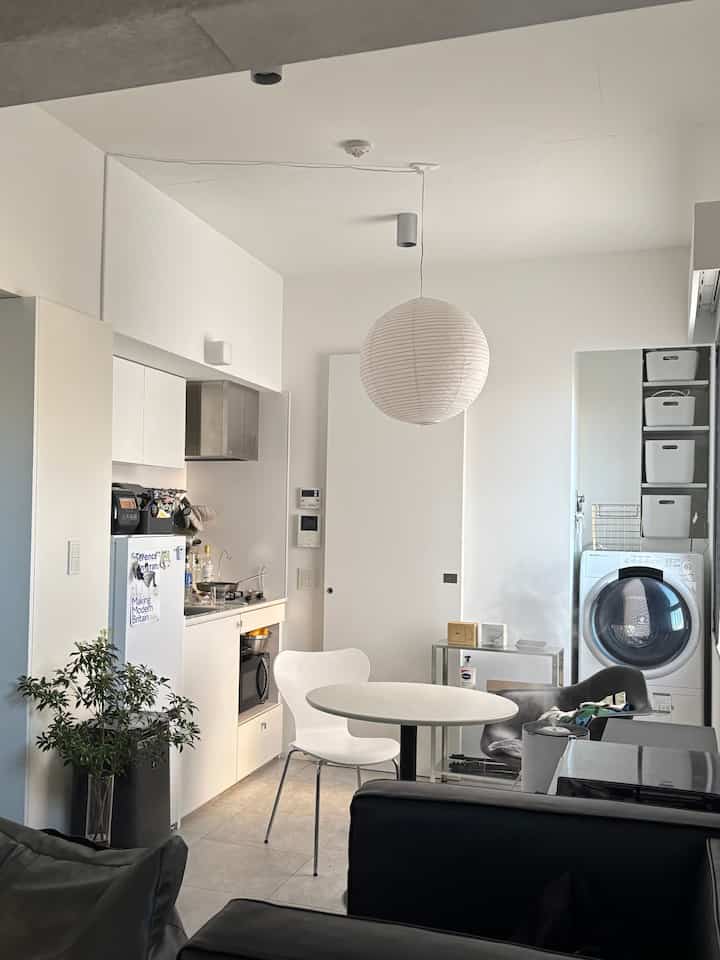 Ruangan itu berkembang sedikit demi sedikit,
Saya baru saja menambahkan IKEA Hullis ke kamar saya!

#ikea #IKEA家具 #イケア #部屋