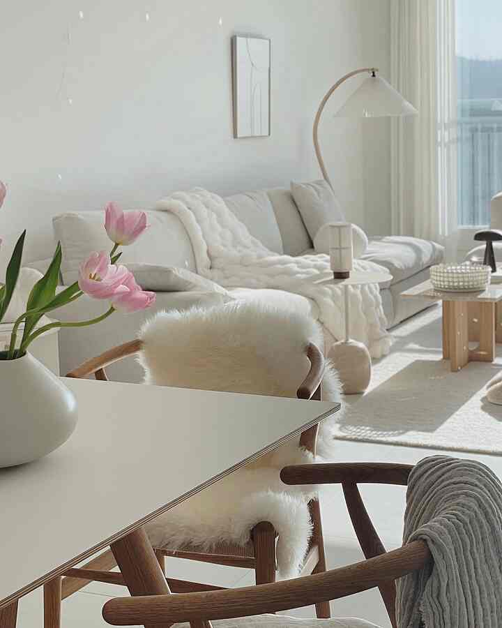 🌷🌷🌷🌷🌷🌷🌷🌷🌷
#ch24 #カルハンセン #オドコペンハーゲン #大理石テーブル #ホワイトテーブル #ラミネートダイニングテーブル #cph30 #hay #バスケット #花瓶 #イケア #ウィッシュ本体チェア #ダイニングチェア #ダイニングテーブル #グビー #gubiラグ＃ブランケット＃ファブリックソファ＃リビングラグ＃ラグ＃オブジェ＃ファームリビング