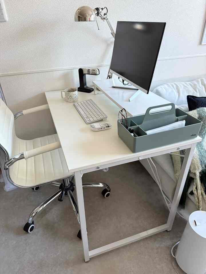 Vitraのツールボックスを購入しました
文房具やメモ帳などごちゃごちゃしがちな物をスッキリまとめられました
色はモスグレーです

#リモートワークスペース　#ワークスペース　#在宅ワークスペース　#オフィスチェア　