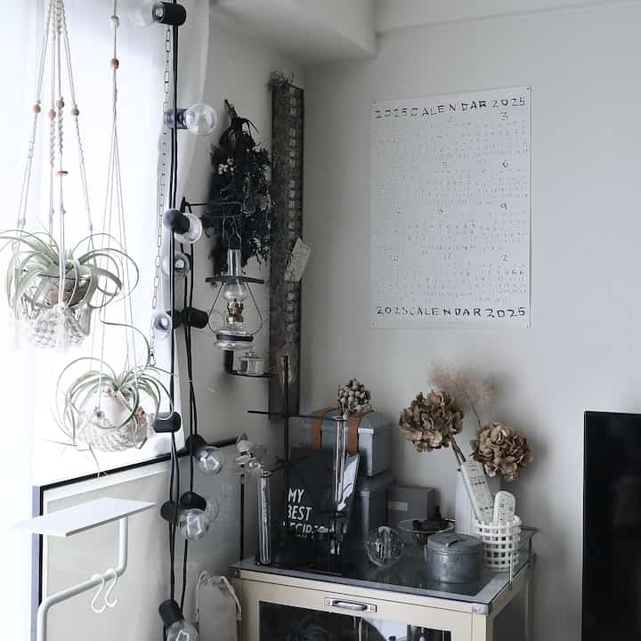 やっと貼りました！
もう2月なのに…
あたためすぎました(笑)

#ポスター
#poster
#ポスターのある暮らし 
#ポスターカレンダー
#林青那
#壁面飾り 
#壁面インテリア 
#リビングインテリア
#日々の暮らし
#暮らしを楽しむ 
#暮らしの記録 
#すきなものに囲まれて暮らしたい 
#好きなものに囲まれた暮らし 
#ミックスインテリア
#アンティークのある暮らし
#古いものがある暮らし 
#古道具のある暮らし 
#海外インテリアに憧れる
#インテリア好き 
#暮らしの道具 
#モノトーン雑貨
#マンション暮らし 
#マンションインテリア
#eosm100