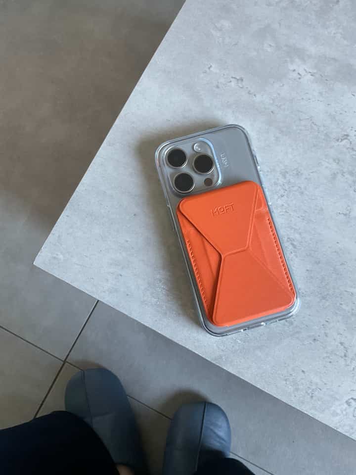 Because the entire room is gray,
it was a pleasant surprise that not only the interior but also the small items placed there looked great.
(It wasn't calculated, it was a coincidence)

Ever since I started to pay more attention to my room,
I think I've become more conscious of accenting my outfits with small items...

#moft
#standardproducts
#Sangetsu
#emoor
#floortile
#stone
