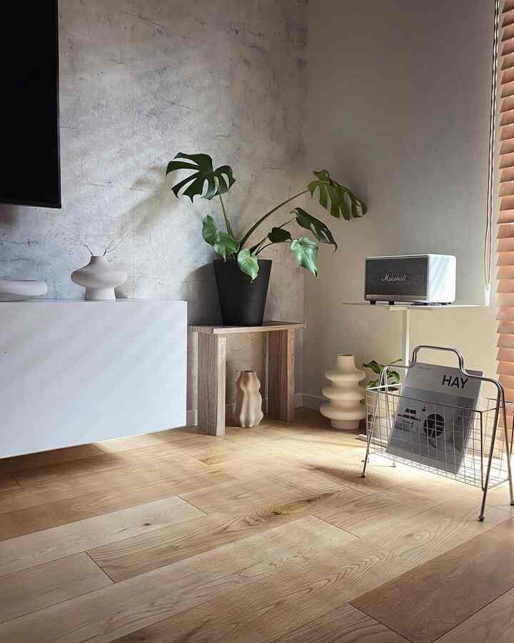 ウッドブラインドから差し込む光が好き
#リビング 
#リビングインテリア 
#interior 
#マガジンラック 