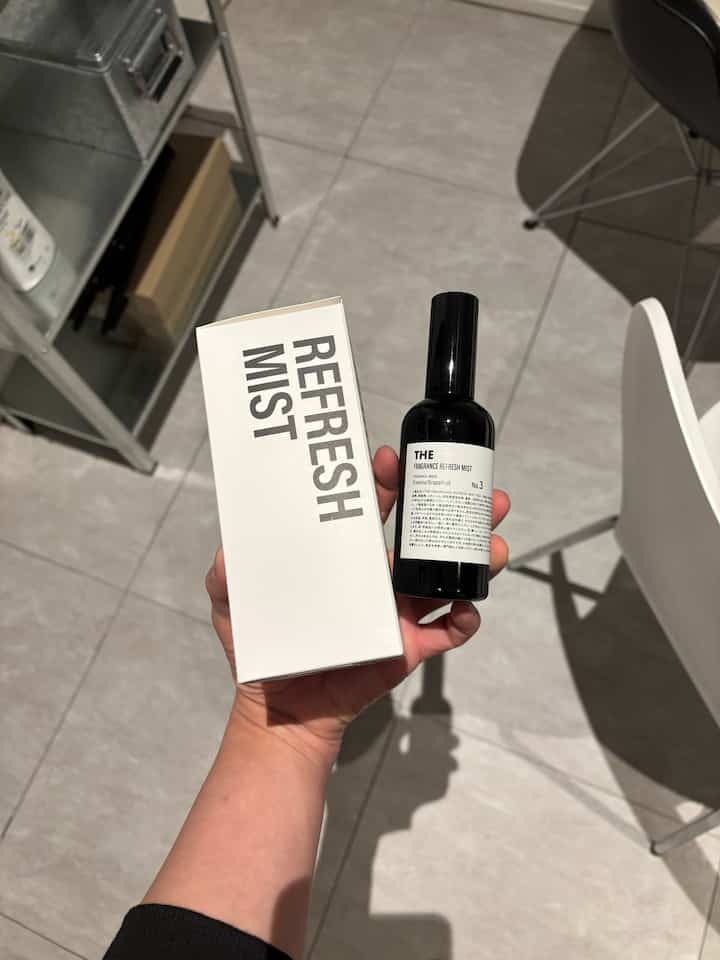 友達から頂いたTHEのフレグランスミストが良い香りだった🥺

#フレグランス #フレグランスミスト #ルームスプレー 