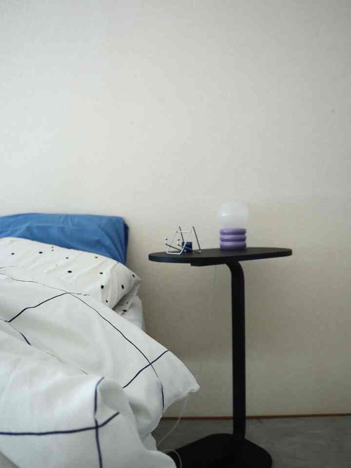 
お気に入りのベッドサイドテーブルと掛け布団カバー。
ピローケースはあえてバラバラにしています。

ライトはとりあえずコレを置いているけど新しいの探し中 ☺︎






#Koreaninterior #韓国インテリア #無機質インテリア #シンプルインテリア #シンプルなインテリア #モノトーンインテリア #差し色インテリア #ベッドサイドテーブル #ベッドサイド #ベッドルームスタイリング #ベッドルームインテリア #海外インテリア #シンプリスト #ミニマリズム #ミニマルライフ #インテリア #インテリア家具 