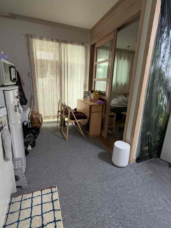 #예쁜템최고야 4

If you put warm-feeling tile carpets and rugs on the floor, it looks pretty and feels good to the touch🤍

#Mutagong #무타공타일 #타일카페트
#Folding Chair #접이식식탁 #공간활용
#Side Table #커튼
#Narrow Room #좁은집인테리어 #좁은거실 
#Tissue Case
#One Room #원룸인테리어 #원룸꾸미기
#Constructed Villa #원목가구 #인테리어
#Constructed Interior #구축극복기 
#Consoup Record #맞팔 #선팔 #소통