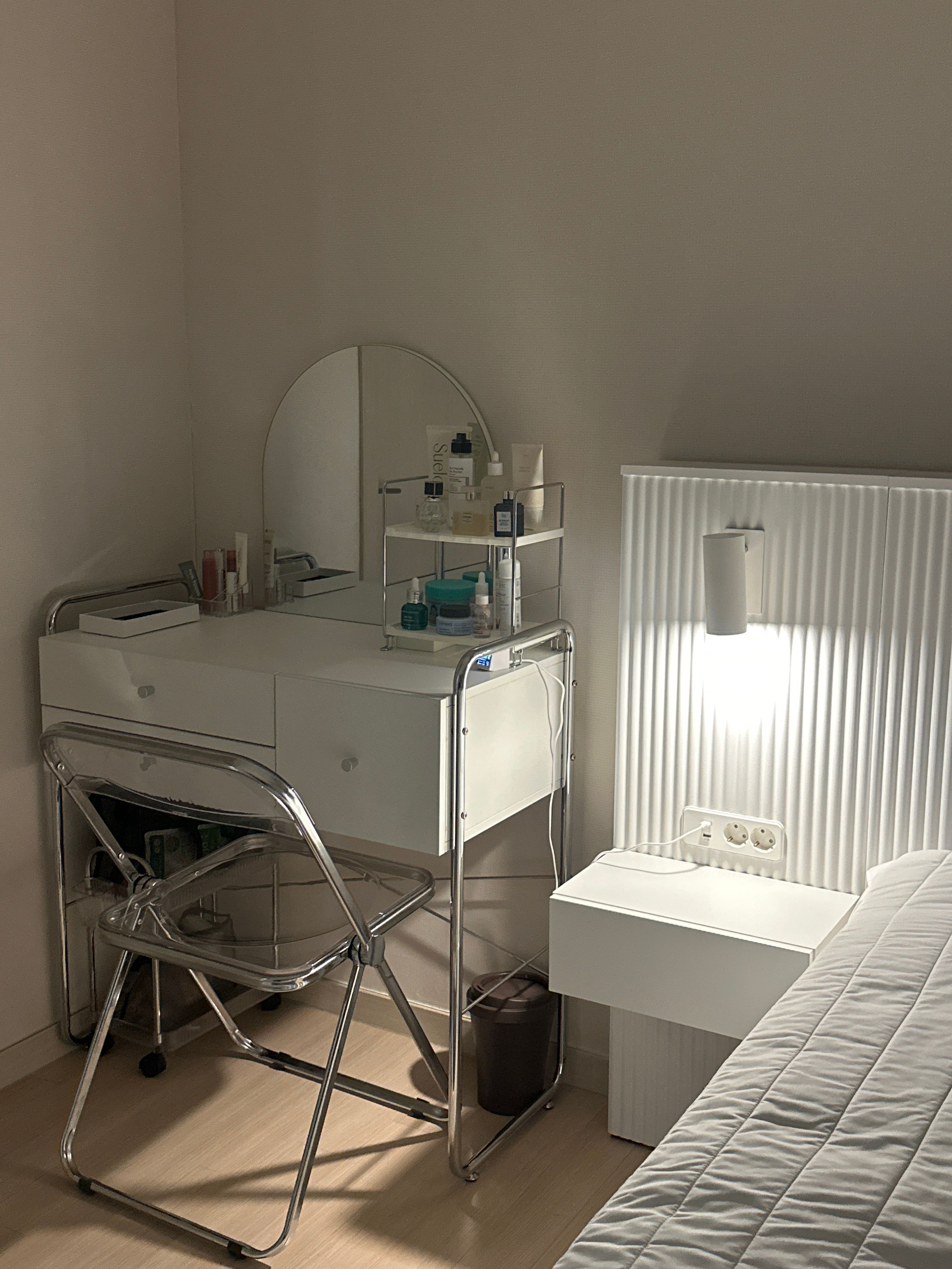 LIVING HIP SLEEK ミッドセンチュリーモダンコンソール収納ドレッサー