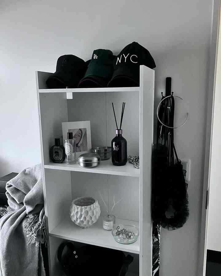 myroom  newディフューザー




#myroom #ディフューザー　#hetres #ヘトラス #韓国　#アクセサリー　#アクセサリー収納　#スマホショルダー　#IKEA #無機質　#無機質インテリア　#洋服部屋　#diptyque 