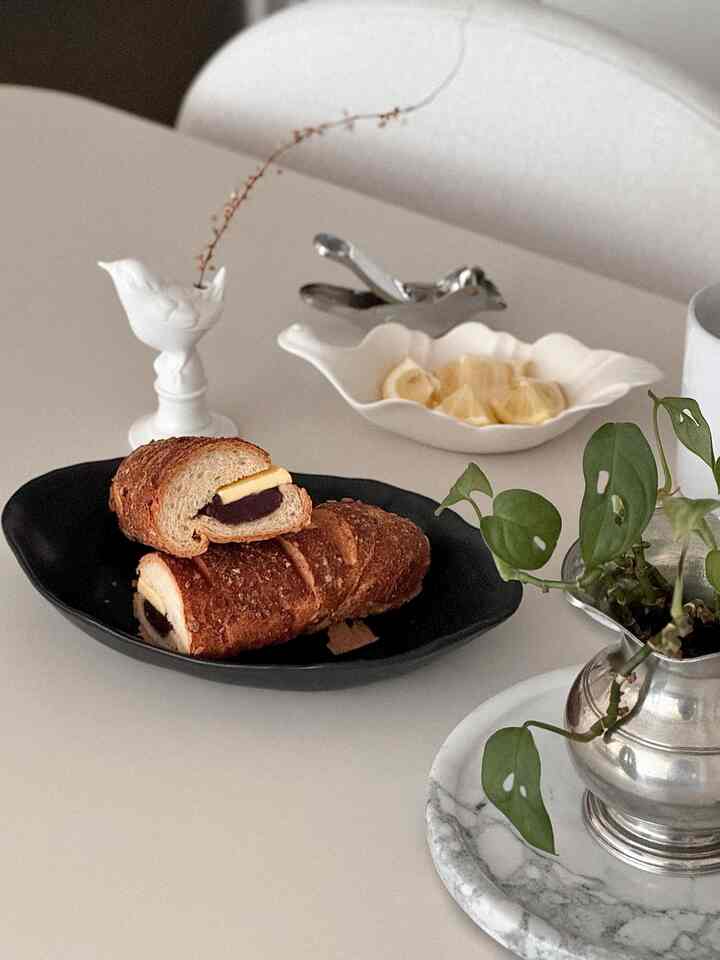 #ヌヌ

5日ぶりにネックグニョンに入れてくれたパン！ 
小麦粉のない米で、、、、、、、モガトム、、 

産地の頭足で書いたレモンスキージ🍋
手で握るのがもっと性格に合った🌚 

＃ホームカフェ＃キッチン＃キッチンインテリア＃キッチン装飾 
＃オンテーブルテーブル＃テーブルウェア＃コンピュータジャーグ＃ヌヌテーブル
＃レモンスキージ＃ヌヌテーブル＃陶器＃陶器のボウル＃パン 
＃パンスーン＃今日の私たちの家＃コンスープ記録
#homecafe #onthetable #tableware #homebrench #bread #オーホームストア