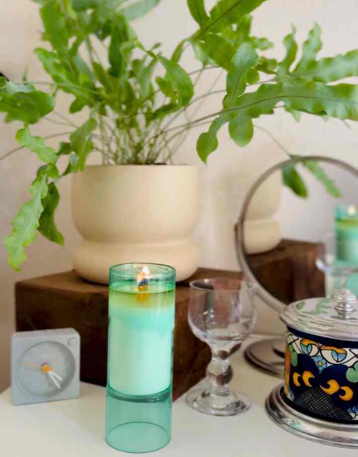 My usual aroma candles are out,
I stopped by 3Coins and bought a candle that smells great, so I burn it every day while I'm at work 🕯️

It's cheap, but the scent is good and it doesn't run out quickly!
It's good value for money, so I might buy it again 🤔
(I don't really like the container though 🤣)

#Aroma candles #ワークスペース #ワークスペースインテリア #キャンドル #インテリア植物 #癒し #時計 #ミラー #ミラーインテリア #インテリア小物 #インテリアおすすめ #0213