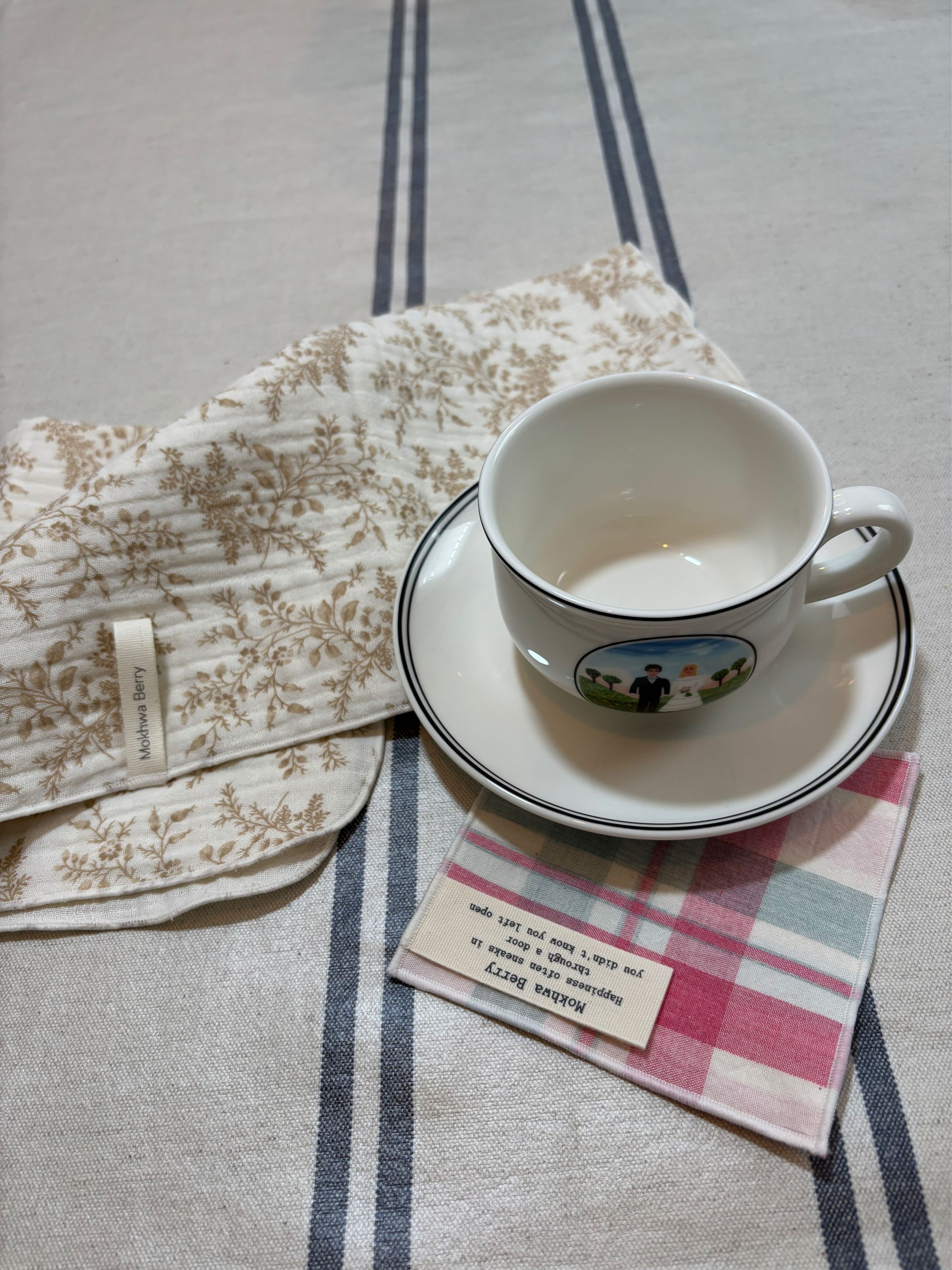 100% Cotton Gauze Kitchen Towel, Beige Floral user photo