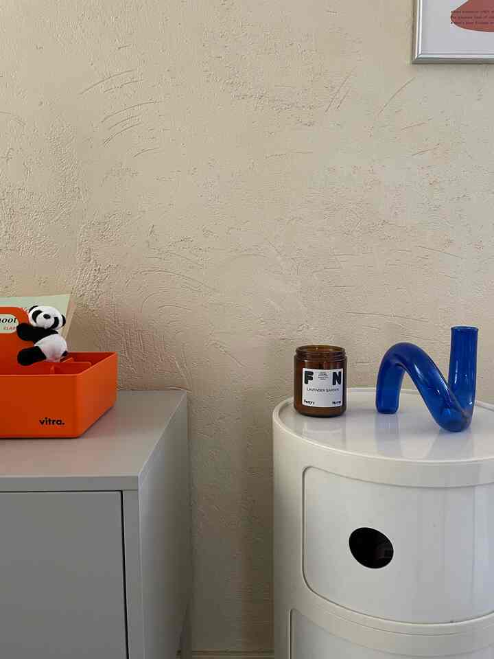 I love the Vitra toolbox.
I want to buy a different color for my desk.
#1DK #2人暮らし #インテリア #インテリア小物 #インテリア配色 #イケア #IKEA #IKEA収納 #Vitra #北欧インテリア #韓国インテリア #カラフルなインテリア