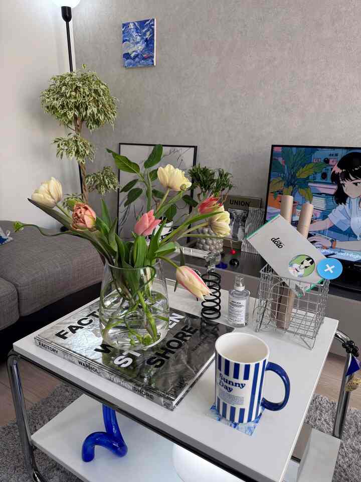Bunga Tulip dan Bawang Putih

#hidup
#Interior ruang tamu
#Bunga
#Vas bunga
#buket
#pertengahanabad
#modernabadpertengahan