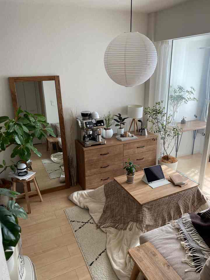 Recent living room
Creating a relaxing space with wooden interior and greenery 🧺🕊🌿

#Scandinavian interior #ナチュラルインテリア #チェスト #キャビネット #サイドボード #ローテーブル #リビングテーブル #こたつ #ソファ #スツール #ダイニングチェア #ラグ #全身鏡 #ミラー #姿見 #間接照明 #植物 #観葉植物 #アート #アートポスター