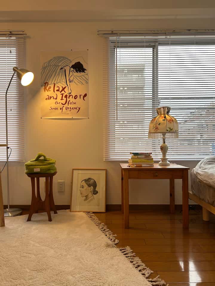 hystでサイドテーブル購入☺️
部屋の雰囲気にあっててよかった

#インテリア #ワンルーム #ワンルーム家具配置 #ワンルームインテリア #ラグ #サイドテーブル　#間接照明インテリア #北欧インテリア #北欧インテリア雑貨　#北欧インテリアのある暮らし　#IKEA照明 #IKEA照明 #マキシマリスト #マキシマリストの部屋 #暮らしの道具 #ZARAHOME #賃貸生活 #賃貸マンション暮らし