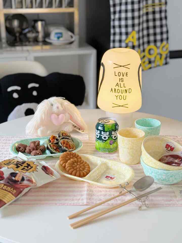 studio CLIPで発売された韓国雑貨たちをお迎えしました🇰🇷🤍メラミン食器はTHE 韓国！って感じでレトロで可愛いです😍

#韓国インテリア #キッチンインテリア #メラミン食器