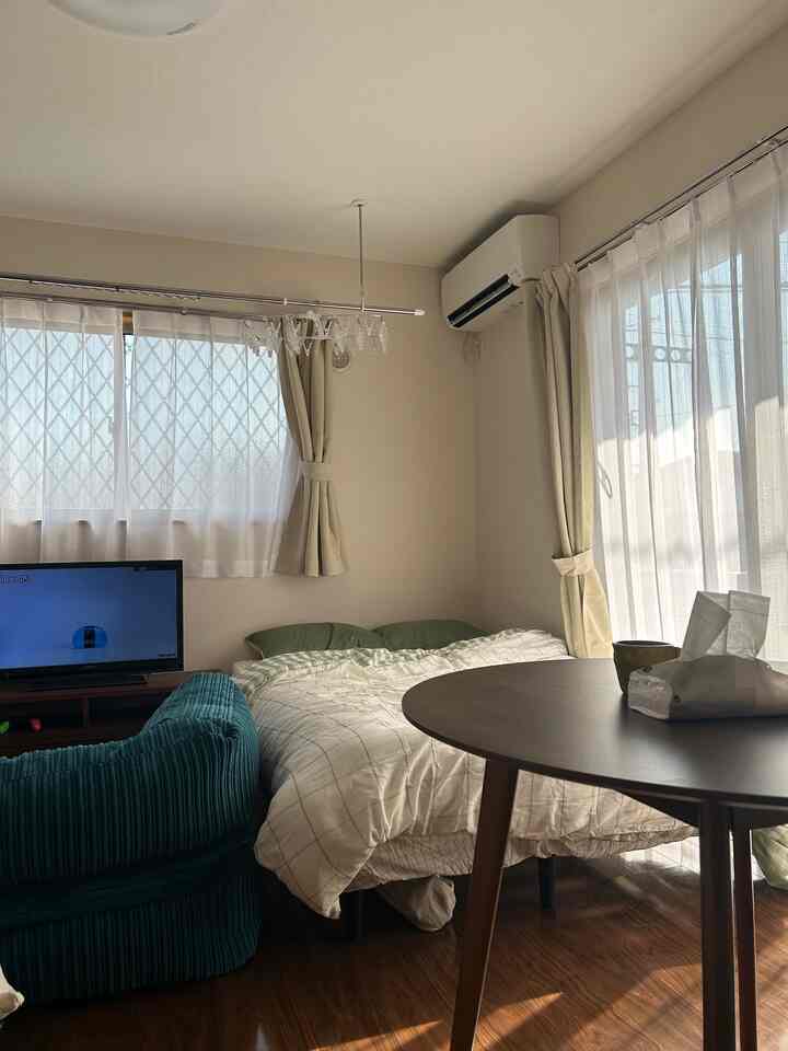 家具の組み立て、荷ほどき8割ほど完了。
カーテンの色が気に食わないらしい。

#2人暮らし  #オサレ