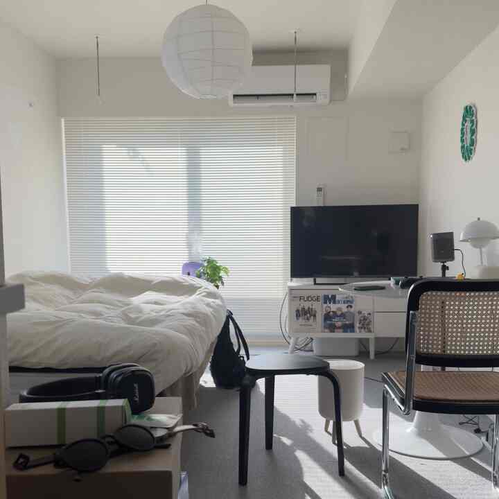 部屋模様替えして明るい時に撮影しました📸
この空間も大好き過ぎてたまに鏡前でボーッとしてます（?）

#インテリア #インテリア家具 #いいね #緑のインテリア 