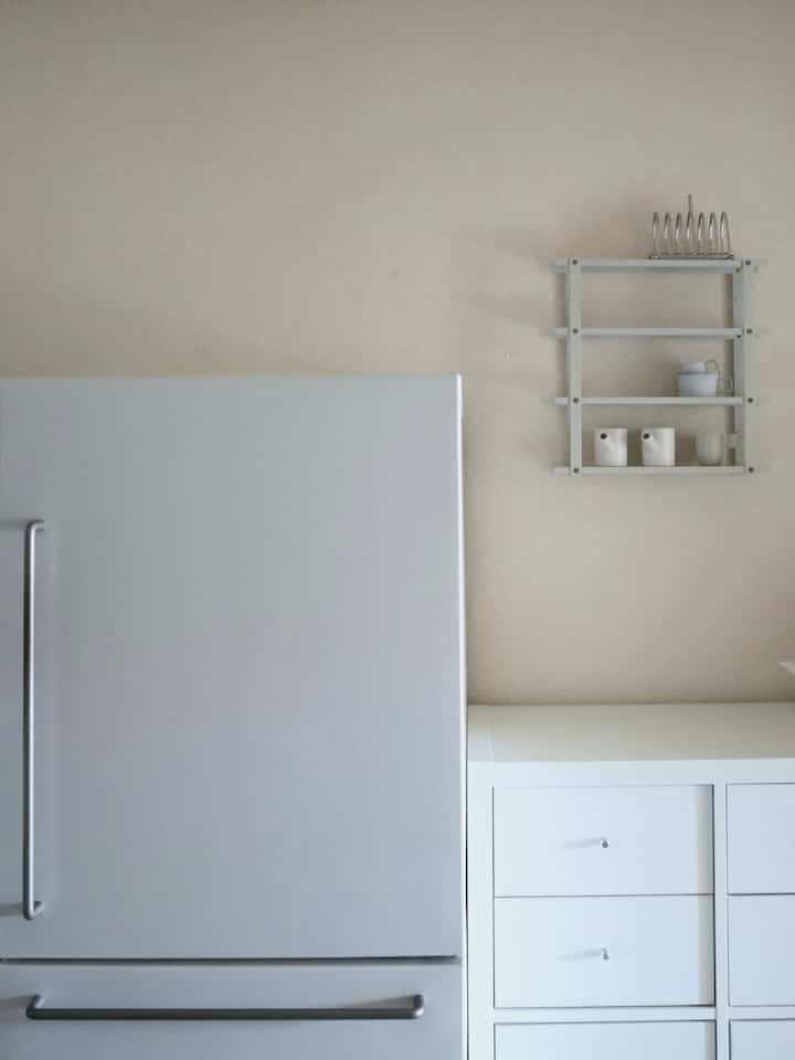 
もう廃盤になってしまったけどHAYのウォールシェルフがお気に入り♩
冷蔵庫は見た目重視でMUJIのにしましたが使い勝手は悪くは無いです。
壊れたとしても同じの買うと思うくらい好き🤍

ここのスペースはDIYとかでもう少し手を加えたいなと思っています。





#Koreaninterior #韓国インテリア #無機質インテリア #シンプルインテリア #ホワイトインテリア #海外インテリア #インテリア #モノトーンインテリア #インテリア家具 #インテリア家電 #HAY #無印良品 #シンプリスト #シンプルな暮らし #シンプルなインテリア #ミニマリズム #ミニマルライフ #ダイニングインテリア #キッチンインテリア #キッチン家電 #ダイニングキッチン 
