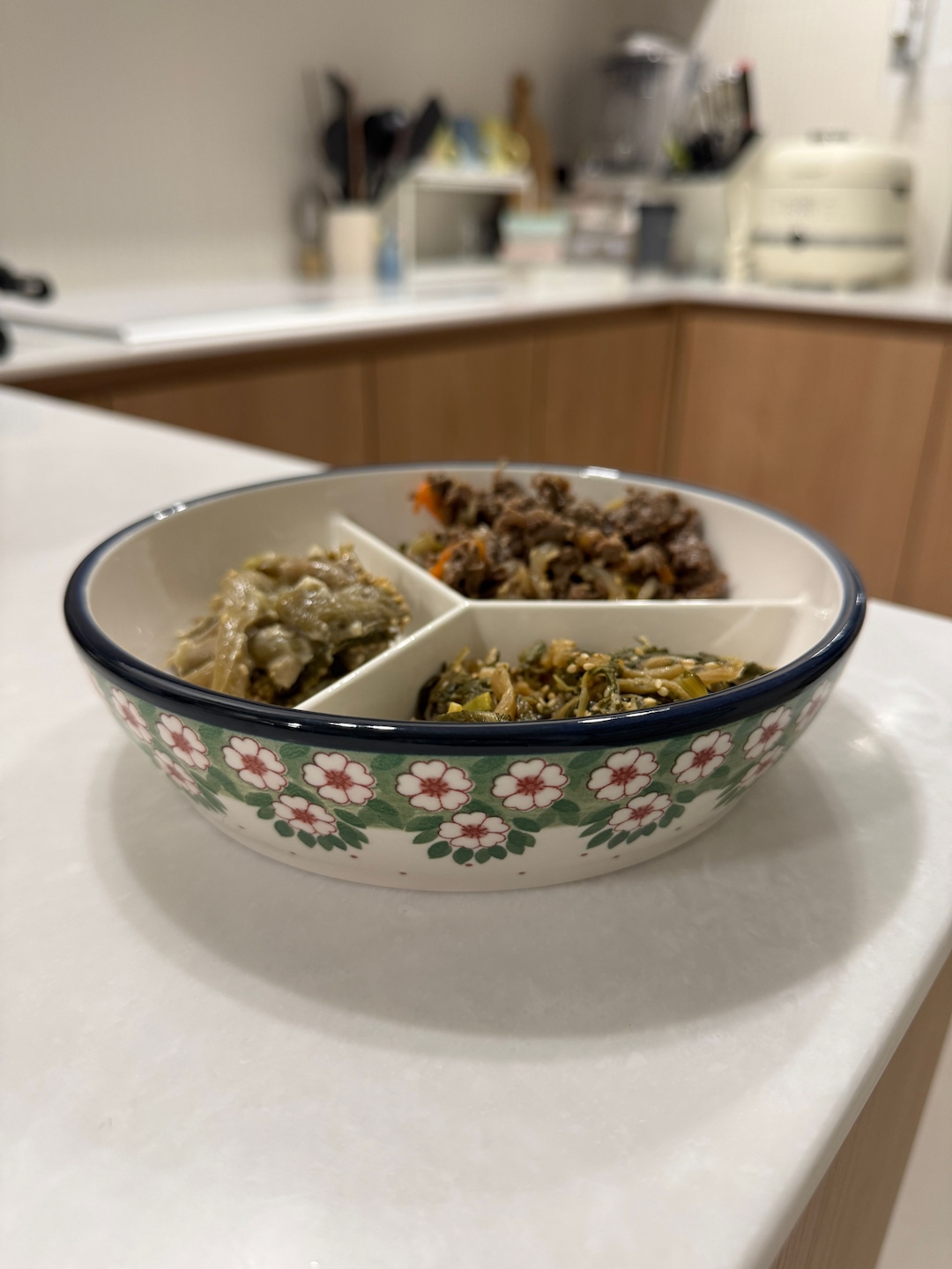 Floral 3-Compartment Food Storage Bowl Set with Lids (Set of 2) user photo