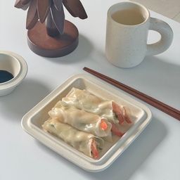 저의 30년지기 절친이!
요즘 입맛도 없고 챙겨먹기도 귀찮다고 하니
간편하게 챙겨먹을 수 있는 음식들을
한박스 보내줬어요🥹💗
그중에 통새우만두가 넘 궁금해서
오늘 점심에 먹어봤는데!
진짜 새우 한마리가 통으로 들어간
만두인데 완전 맛있더라구요🍤🥟
전자렌지에 4분만 돌리면 되어서
만들기도 초초간편하고 좋아요! 추우처언🙌🏻
#오홈스토랑 #콘수프기록 #통새우만두 #비비고 #만두 #점심메뉴 #간식추천 #간식메뉴 #우드수저 #트리냄비받침 #사각접시 #머그컵추천 #맞팔 