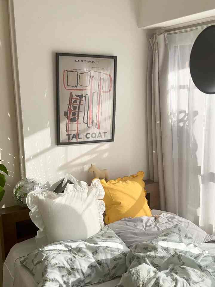 春に向けて模様替えしたよ
よくみるとたんぽぽ柄のシーツと枕になってる♩
ニトリのデコホームで揃えたよ

差し色にイエローをいれてみた🍋
#掛け布団カバー #春の模様替え　#模様替え
#ベッドルーム　#ベッド用品 #ベッド
#ニトリ　#デコホーム
#ミッドセンチュリー　#ミッドセンチュリーモダン 