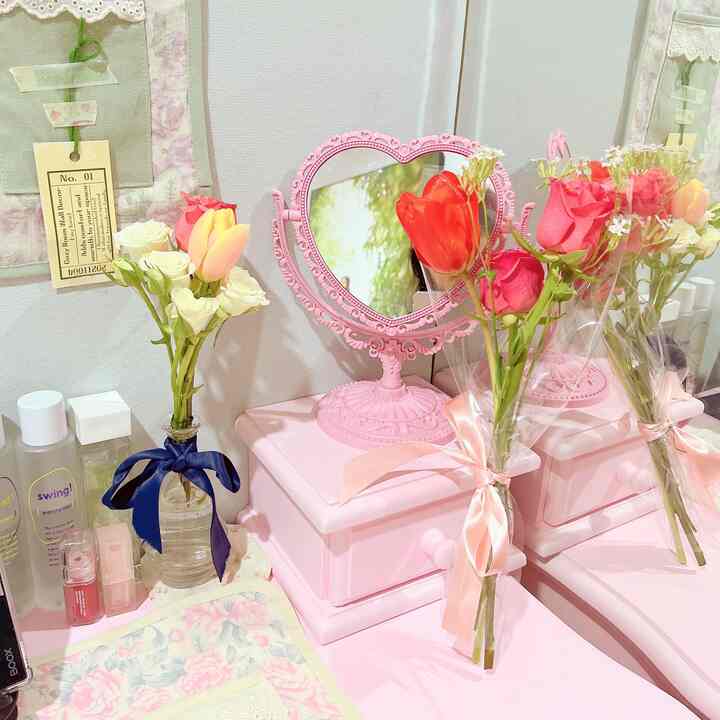 卒業式の花束
ちょっとした色もかわいいです🎊
＃最近私が好きなスペース
＃ピンクインテリア＃ビンテージインテリア＃ピンクコンソール＃パウダールーム 