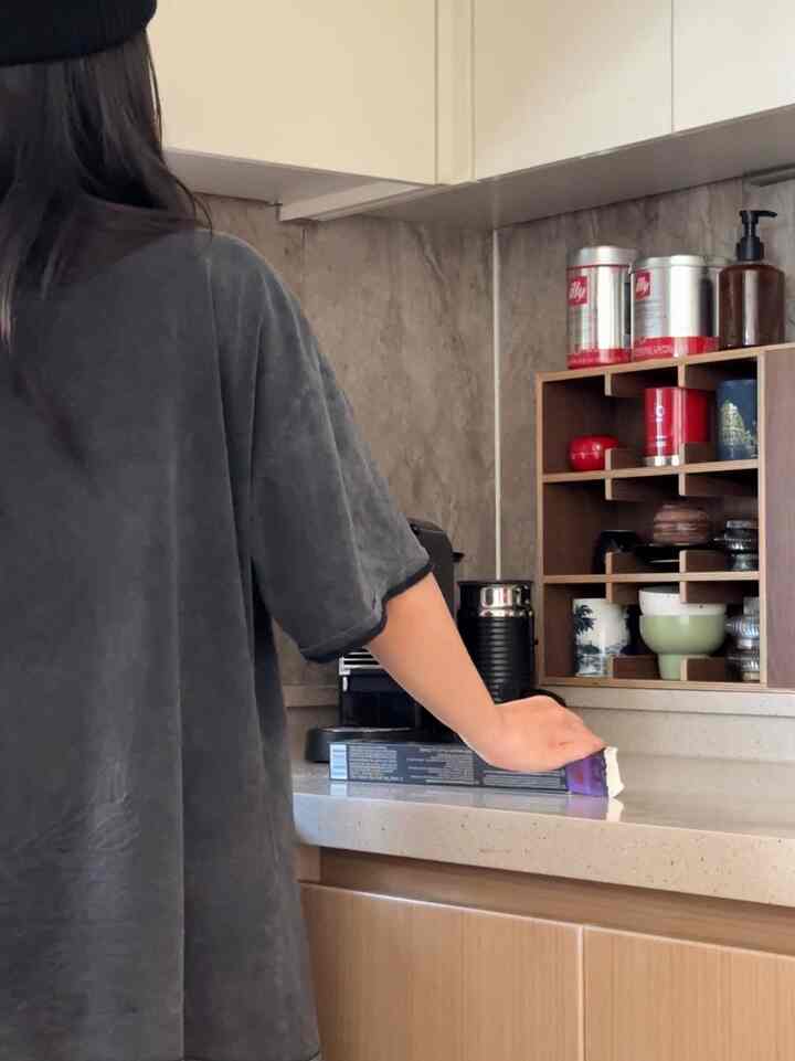 #wednesdaycoffee 

My morning routine: Enjoying a home café while carrying my 9kg Cherry tomato🌸🍒私の日常です☺️今日もホームテイクアウト☕️ヤッホ - バント夢の国👀✨

#ネスプレッソ #ネスプレッソオリジナル #ネスプレッソコーヒー #アルペジオ #ネスプレッソカプセル #オールデーコーヒー #momlife #momblogger #motherhood #coffeetime #homecafe #nespresso #今日