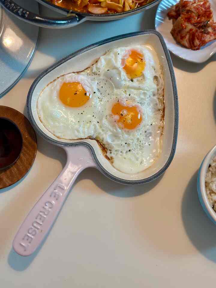 ＃かわいいテム最高です＃コンスープ記録＃コンスープ
新しいNEW ITEM！
＃ルクルーゼ＃ハートスキレット🩷
非常に途方もないフライのメイン写真にアップロードしてください。
これを試して購入しました。
卵3個フライハニサイズがとてもぴったりですね

これからディッシュとしてもたくさん使う計画ですよ！
ゆっくり

#lecreuset #きれいなテム #鍋 #ボウル 
＃ボウルおすすめ＃ボウル収集家＃ボウルコレクション 
#オンザテーブル #onthetable #staub
#スターウブ #アラジンポット