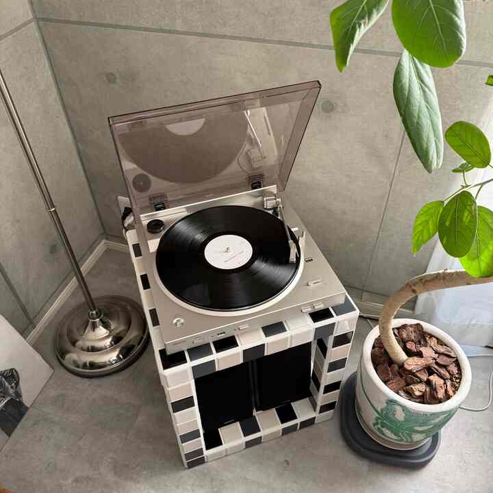 aiko〜♪
レコードは1度ディグってしまうと本当に沼です。
aikoはどの世代にとっても青春です🫧‪
#レコードプレーヤー #レコード #レコード台
