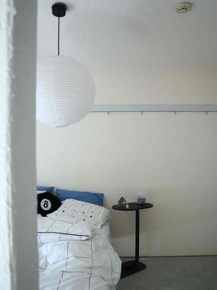 
Eight-ball cushion for the bedroom 🎱
It was too simple, so I got it to add a bit of fun ☺︎

I think it's an accent piece ♩

#bedroomstyling #韓国インテリア #無機質インテリア #シンプルインテリア #シンプルなインテリア #インテリア #インテリア小物 #インテリア配色 #インテリア照明 #サイドテーブル #海外インテリア #購入品 #モノトーンインテリア #さし色 #差し色