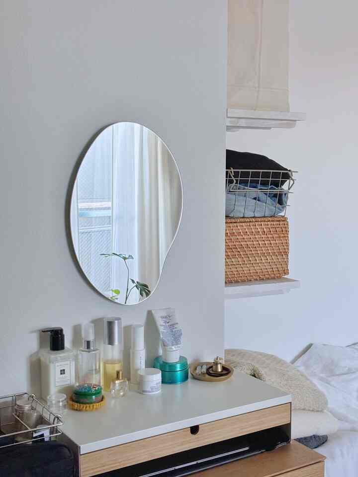 お気に入りのウェーブミラー🪞

#ナチュラルインテリア #一人暮らし部屋 #壁掛けミラー #モダンインテリア #モダンナチュラル #ホワイト家具 #化粧鏡 #化粧台 #収納棚 