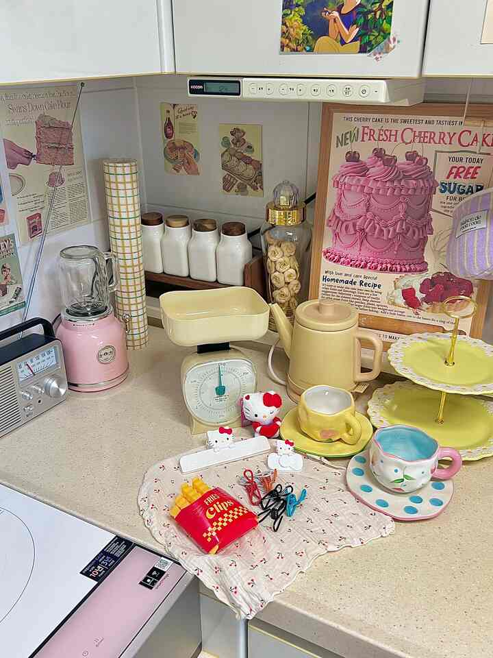 #轟音ビサリム 

可愛い密封鉗子 💛💖
#密封鉗子は生かす必須テムだと思います！ 
食べ残したお菓子袋や夏にゴミ袋、コチョウガナ砂糖のような袋を束ねておくために必ず必要です☺️ 

よく使うほどきれいで可愛いといいですね！ 
私の密封鉗子を紹介します！

💖10本の束 
色々な色味の鉗子ですよ！小さいけど強くてどこでも使いやすいです🩵

💖フライドポテト 
本当にフライドポテトのようにできて一口食べてみたいこの人差しはお菓子袋やゴミ袋を束ねておくのが好きです☺️弱いという評価が多かったのですが、私は思ったより多様に使いたかったです🩵

💖ハローキティトング 
私の家で欠かせないハローキティテムの中には人差し指もありました！要件 ちょうどきれいで一緒に撮ってみました😆 似たような製品でタグもしておきます！ 

＃メイド＃メイド＃プリティテム＃ハローキティ＃キッチン飾り＃ビンテージキッチン＃感性キッチン＃ビンテージ＃カラーインテリア 


