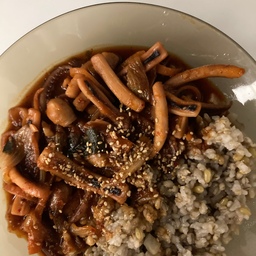 오늘의 저녁 메뉴는 ?
오징어 볶음!
오징어 덮밥 ?
뭐 아무렴 ㅎㅎㅎ
맛있게 잘 먹었습니다 ❤️
#오홈스토랑 #콘수프기록
