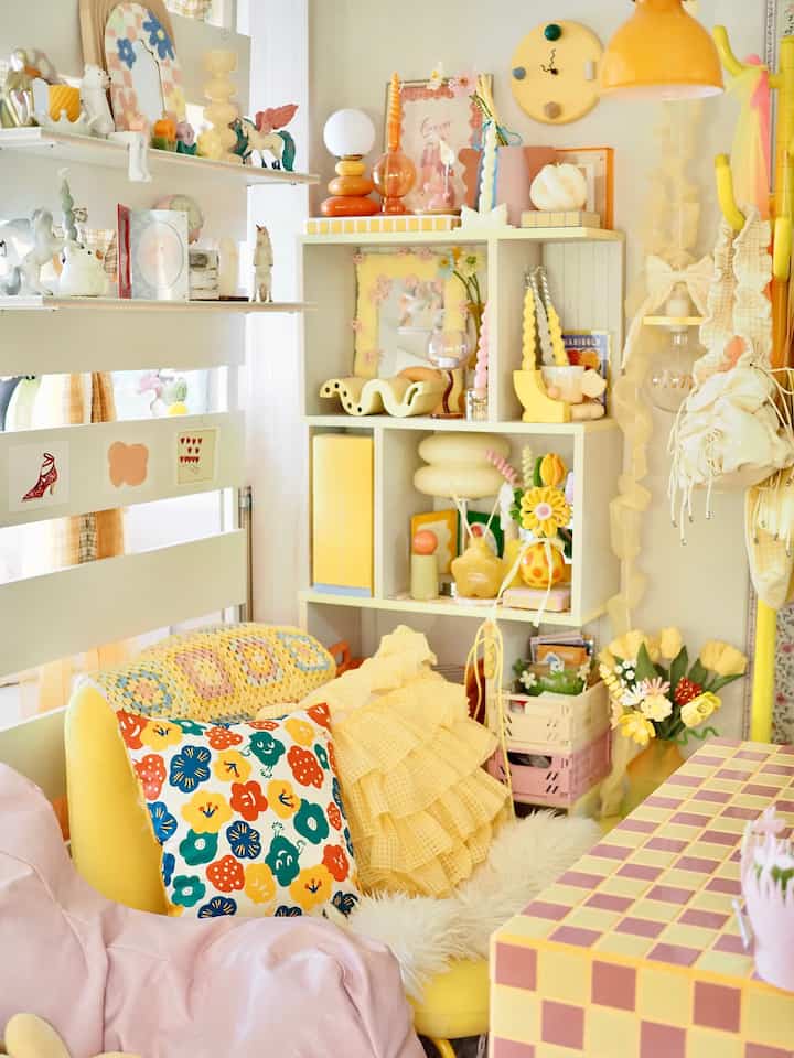 hahababyさんからいただいたクッションカバー🌼 台湾発のブランドさんなんだけど、ちょっと和柄っぽくて可愛い💛

#カラフルポップ #カラフルインテリア #イエローインテリア 